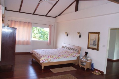 House in Pak Chong, Thailand 4 bedrooms № 148756 - photo 12