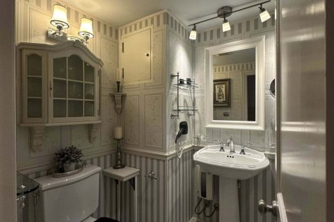 Condo à Khlong Toei, Bangkok, Thaïlande, 2 chambres  № 147685 - photo 4