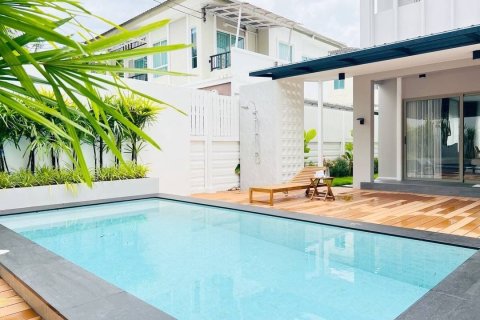 Villa in Kathu, Thailand 4 bedrooms № 147681 - photo 2