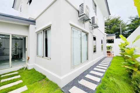 Villa in Kathu, Thailand 4 bedrooms № 147681 - photo 9