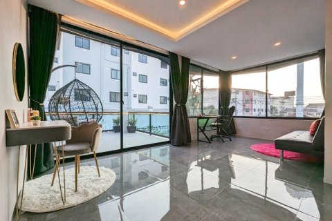 House in Pattaya, Thailand 7 bedrooms № 156000 - photo 8