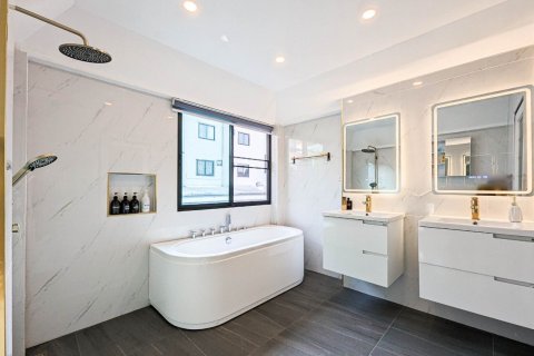 House in Pattaya, Thailand 7 bedrooms № 156000 - photo 21