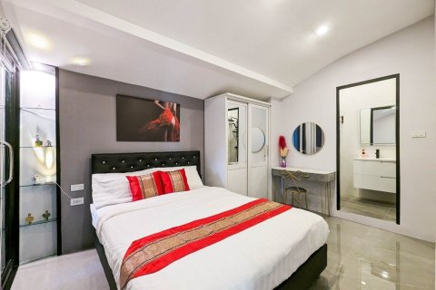 House in Pattaya, Thailand 7 bedrooms № 156000 - photo 19