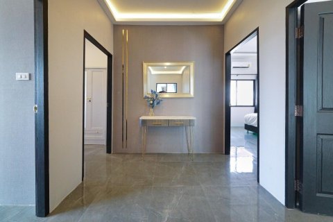 House in Pattaya, Thailand 7 bedrooms № 156000 - photo 7