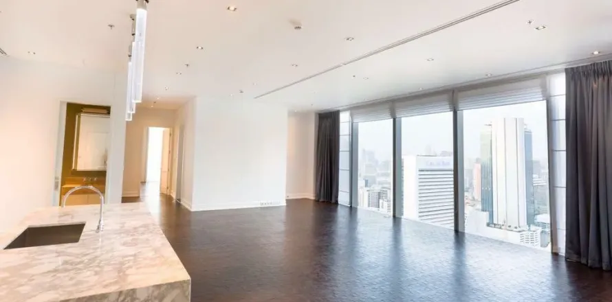 Condo in Bang Rak, Bangkok, Thailand, 3 bedrooms  № 150071