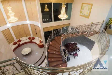 Haus in Bang Kapi, Bangkok, Thailand 5 Schlafzimmer № 217027 - Foto 8