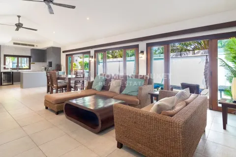 House in Kathu, Thailand 4 bedrooms № 146650 - photo 6