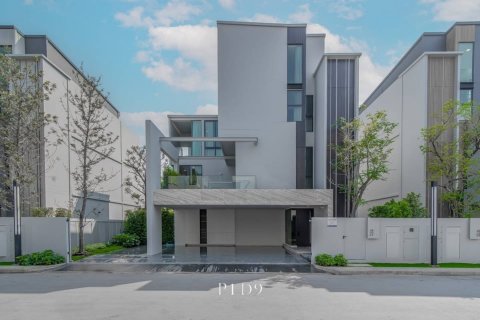 House in Bangkok, Thailand 4 bedrooms № 181114 - photo 26