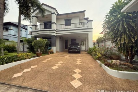 Дом в Паттайе, Таиланд с 3 спальнями  № 144574 - фото 1