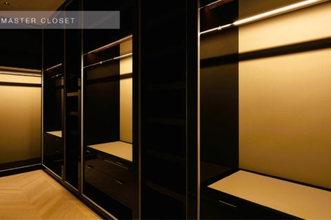 Condo in Bangkok, Thailand, 5 bedrooms  № 180762 - photo 14