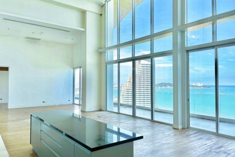 Penthouse in Pattaya, Thailand 4 bedrooms № 180764 - photo 4