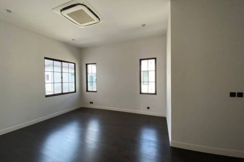 Villa in Suan Luang, Bangkok, Thailand 5 bedrooms № 134091 - photo 4