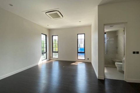 Villa in Suan Luang, Bangkok, Thailand 5 bedrooms № 134091 - photo 9