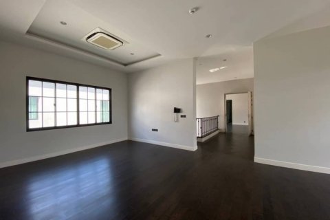 Villa in Suan Luang, Bangkok, Thailand 5 bedrooms № 134091 - photo 8