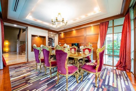 Вилла в Пхракханонге, Бангкок, Таиланд с 5 спальнями  № 134090 - фото 3