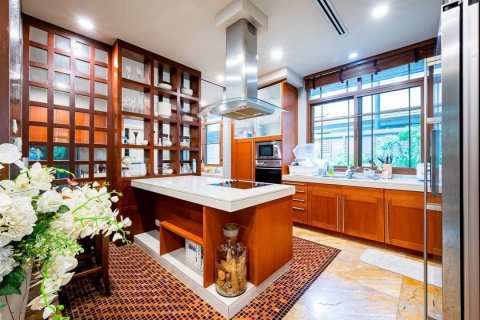 Вилла в Пхракханонге, Бангкок, Таиланд с 5 спальнями  № 134090 - фото 4