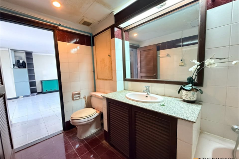 Condo in Bangkok, Thailand, 2 bedrooms № 188855 - photo 8