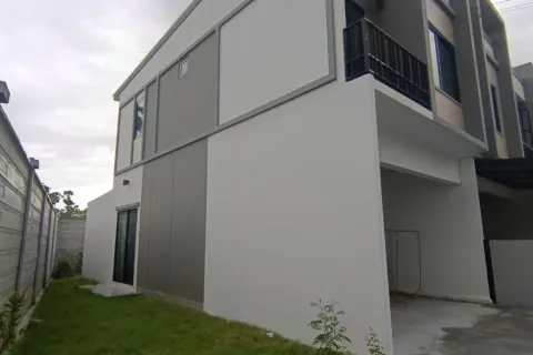 Townhouse in Pathum Thani, Thailand 2 bedrooms № 163457 - photo 2