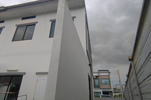 Townhouse in Pathum Thani, Thailand 2 bedrooms № 163457 - photo 4
