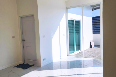 House in Pathum Thani, Thailand 7 bedrooms № 154739 - photo 13