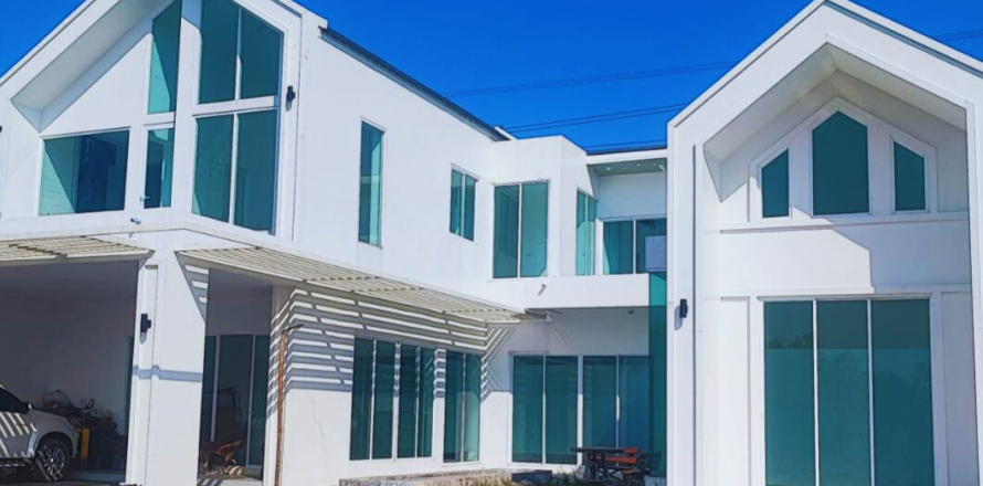 House in Pathum Thani, Thailand 7 bedrooms № 154739