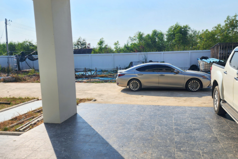 House in Pathum Thani, Thailand 7 bedrooms № 154739 - photo 6