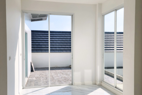 House in Pathum Thani, Thailand 7 bedrooms № 154739 - photo 17