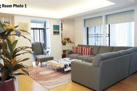 Condo in Pathum Wan, Bangkok, Thailand, 3 bedrooms № 154740 - photo 1