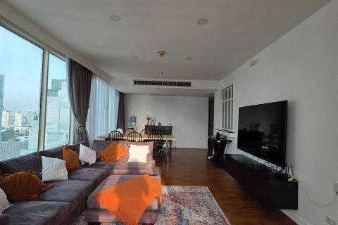 Condo in Khlong Toei, Bangkok, Thailand, 3 bedrooms  № 137139 - photo 2