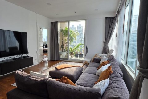 Condo in Khlong Toei, Bangkok, Thailand, 3 bedrooms  № 137139 - photo 1