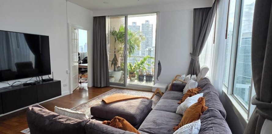 Condo in Khlong Toei, Bangkok, Thailand, 3 bedrooms  № 137139