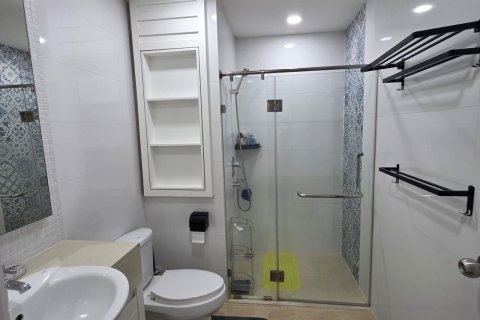 Condo in Khlong Toei, Bangkok, Thailand, 3 bedrooms  № 137139 - photo 13