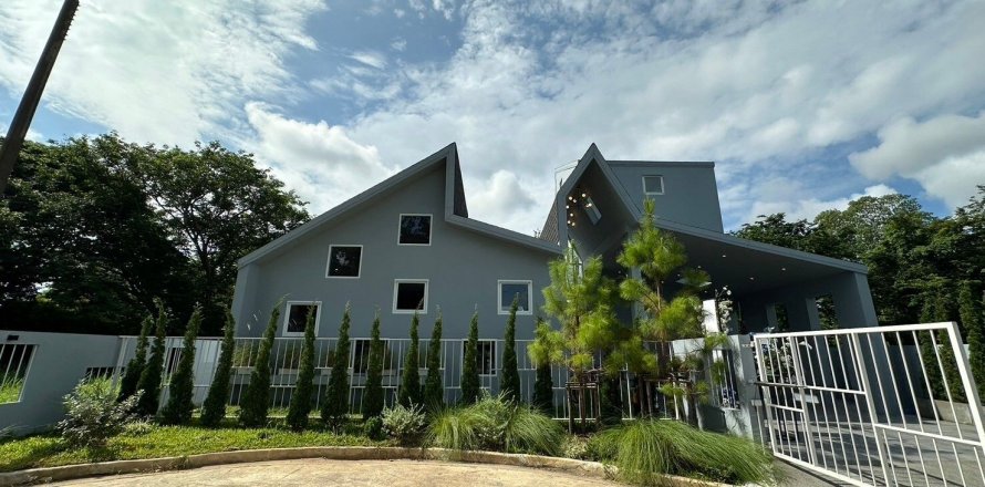 Вилла в Сан-Сая, Таиланд с 5 спальнями  № 137141