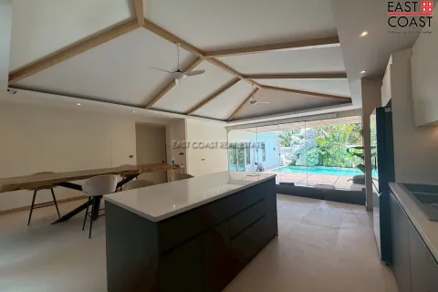 Casa de 5 dormitorios en Jomtien Beach, Pattaya, Tailandia № 212570 - foto 4