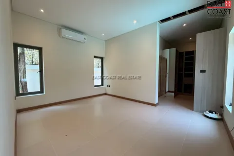 Casa de 5 dormitorios en Jomtien Beach, Pattaya, Tailandia № 212570 - foto 12