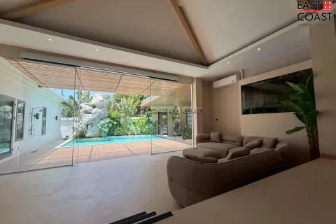 Casa de 5 dormitorios en Jomtien Beach, Pattaya, Tailandia № 212570 - foto 2