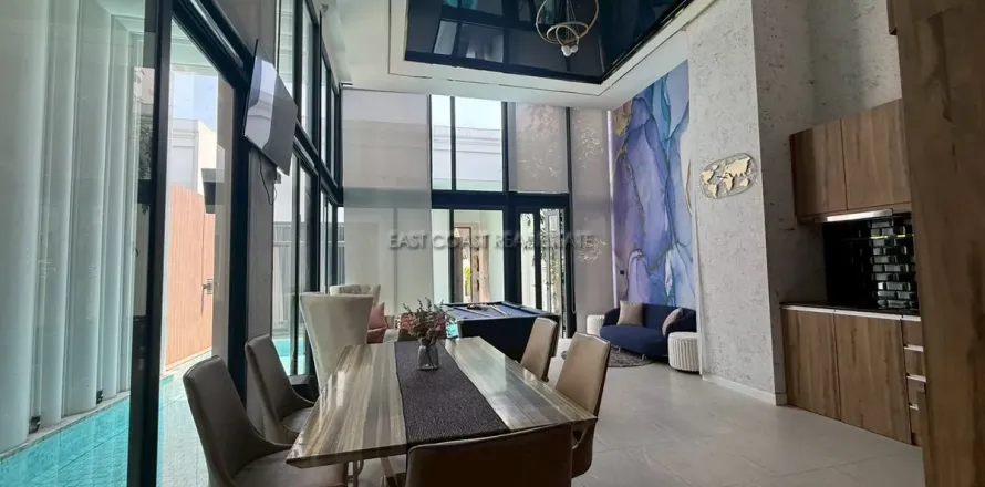 Casa de 4 dormitorios en Jomtien Beach, Pattaya, Tailandia № 212571