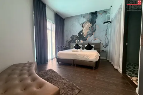 Casa de 4 dormitorios en Jomtien Beach, Pattaya, Tailandia № 212571 - foto 8