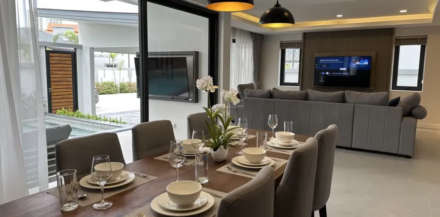 Casa de 3 dormitorios en Pattaya, Tailandia № 212575
