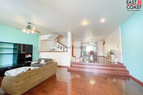 Casa de 4 dormitorios en Pattaya, Tailandia № 212576 - foto 2