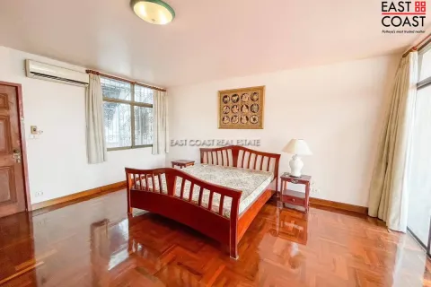 Casa de 4 dormitorios en Pattaya, Tailandia № 212576 - foto 17