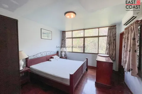 Casa de 4 dormitorios en Pattaya, Tailandia № 212576 - foto 15