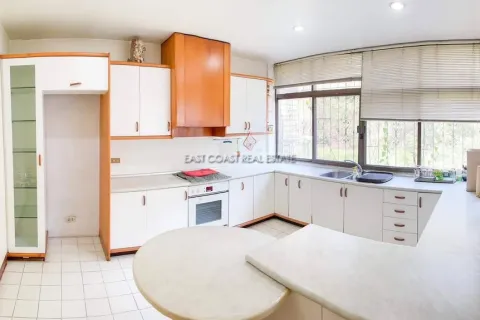 Casa de 4 dormitorios en Pattaya, Tailandia № 212576 - foto 10