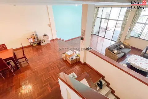 House in Pattaya, Thailand 4 bedrooms № 212576