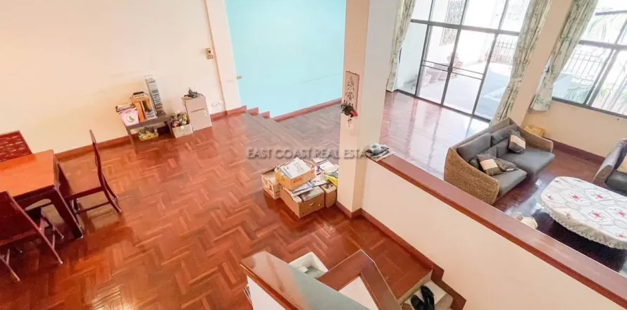 Casa de 4 dormitorios en Pattaya, Tailandia № 212576