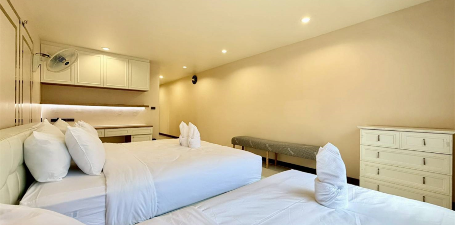 Townhouse in Bangkok, Thailand 4 bedrooms № 190472