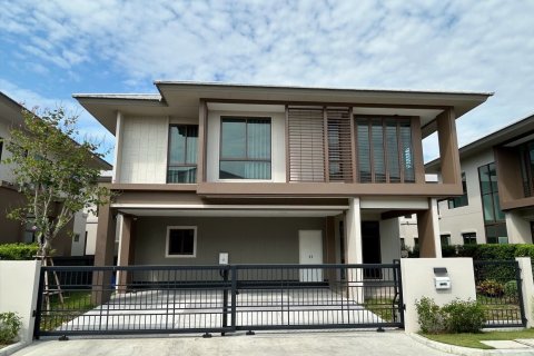 House in Bang Kapi, Bangkok, Thailand 4 bedrooms № 147843 - photo 2