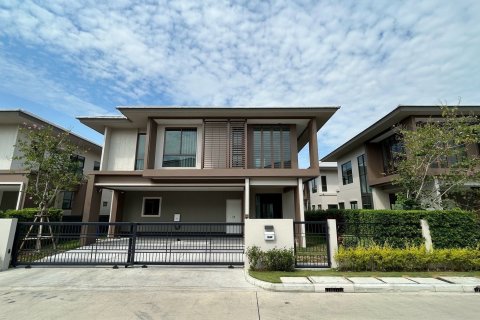 House in Bang Kapi, Bangkok, Thailand 4 bedrooms № 147843 - photo 1