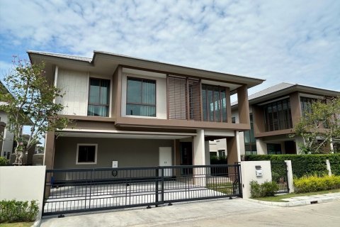 House in Bang Kapi, Bangkok, Thailand 4 bedrooms № 147843 - photo 3