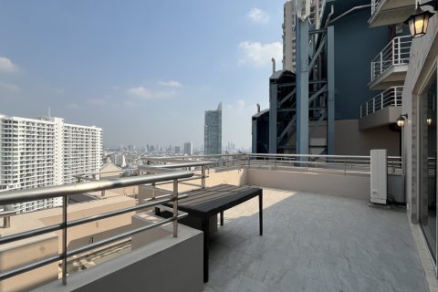 Condo à Khlong San, Bangkok, Thaïlande, 3 chambres № 201185 - photo 22